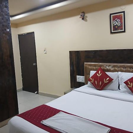 Blossoms Room Holiday Inn- Lakdikapul Hyderabad Exterior photo