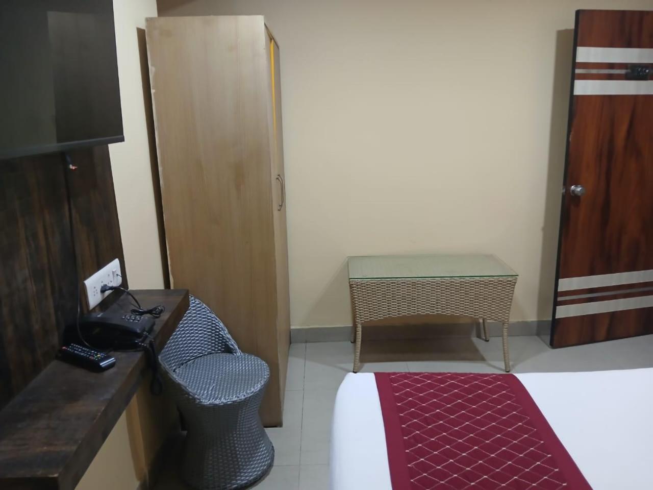 Blossoms Room Holiday Inn- Lakdikapul Hyderabad Exterior photo