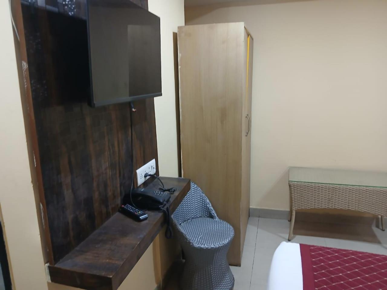 Blossoms Room Holiday Inn- Lakdikapul Hyderabad Exterior photo
