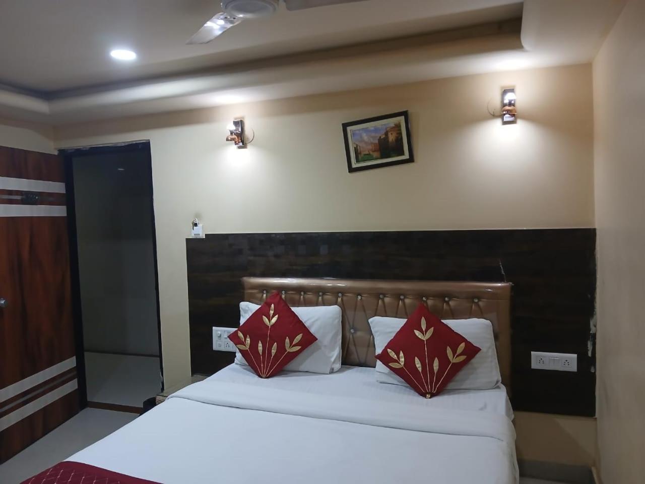 Blossoms Room Holiday Inn- Lakdikapul Hyderabad Exterior photo